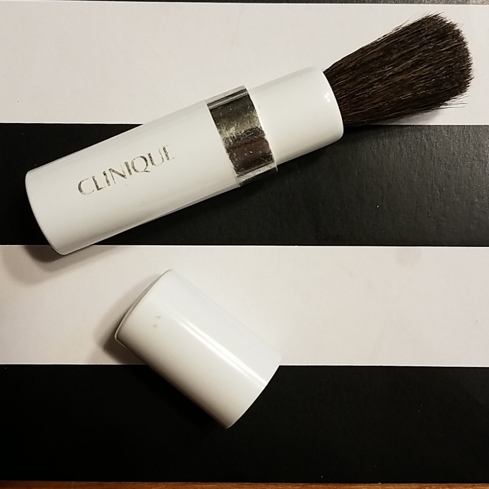 FREE with bundle: make up brush